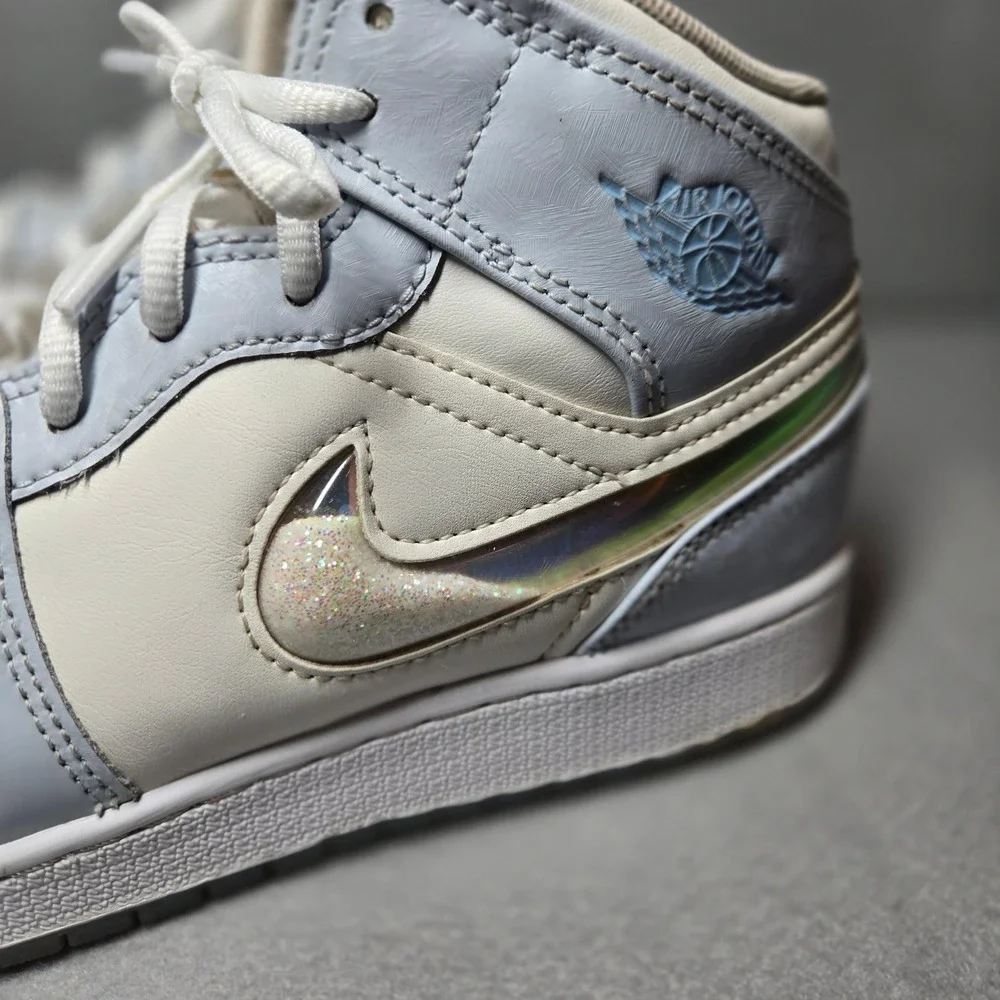 Nike Air Jordan 1 Mid SE GS Sneakers Size 7Y
